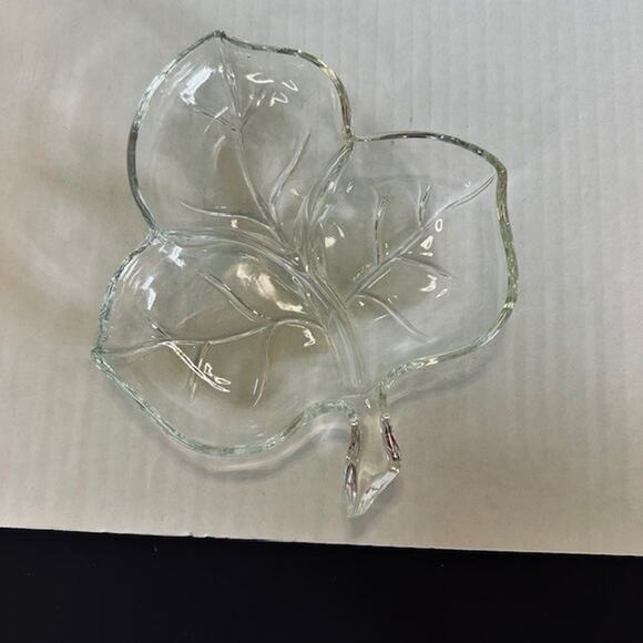 Hazel Atlas Glass Leaf Candy/Relish/Nut Clear Serving Dish 3 Sections Decor VTG - Picture 7 of 7